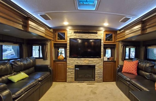 River Ranch Cottage | Turn Key Tiki Hut Glamping On-site RV Package! FREE Golf Cart! 182
