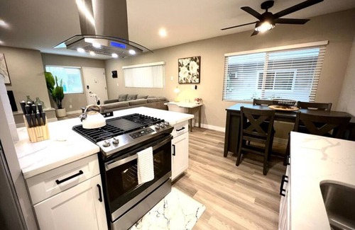 Montrose Apartment | Turn-key 2 Bedrooms | Move-In Ready!