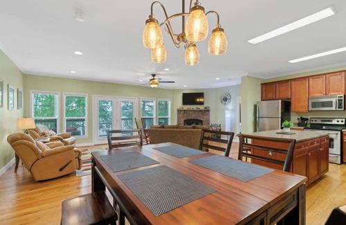 Milledgeville House | Turning Leaf, Sleeps 10, BIG WATER, Great fishing!