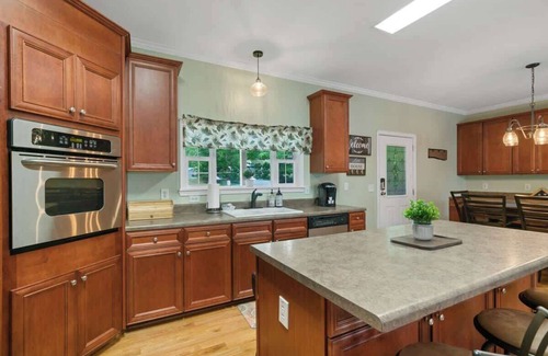 Milledgeville House | Turning Leaf, Sleeps 10, BIG WATER, Great fishing!