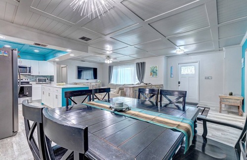 Lakewood Park House | Turquoise Turtle - Private Heated Pool: Relax & Enjoy