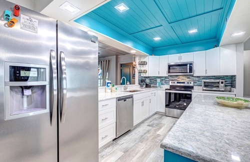Lakewood Park House | Turquoise Turtle - Private Heated Pool: Relax & Enjoy