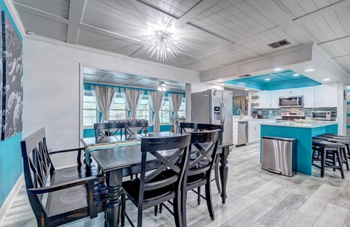Lakewood Park House | Turquoise Turtle - Private Heated Pool: Relax & Enjoy