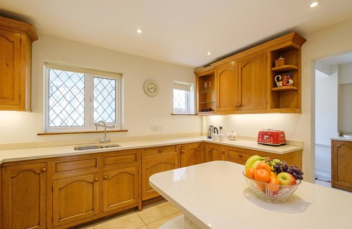Thorpeness Apartment | Turret House - sleeps 10 guests in 5 bedrooms
