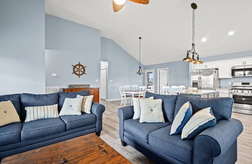 Captain's Cove House | Turtle Bay - Waterfront; Screened porch!