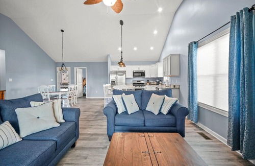Captain's Cove House | Turtle Bay - Waterfront; Screened porch!