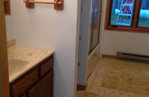 Wetmore Cottage | Turtle Cove on Town Lake: Golden Leaves & Lakeside Views – A Cozy Fall Retreat!
