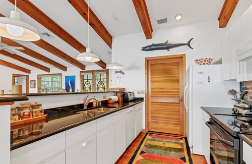 Englewood House | Turtle Nest - 3 bedroom Beachfront home located on canopy lined road of Manasota Key.