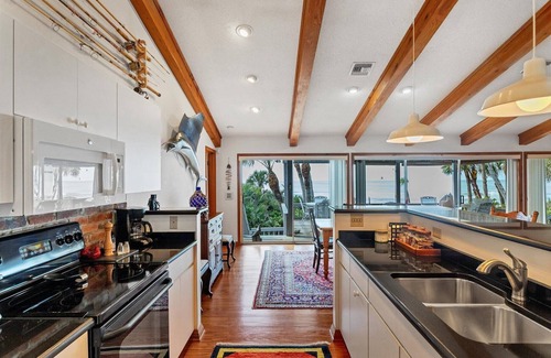 Englewood House | Turtle Nest - 3 bedroom Beachfront home located on canopy lined road of Manasota Key.