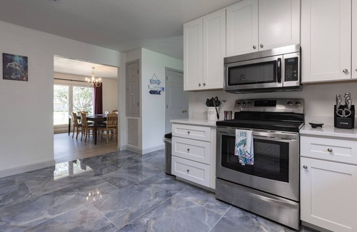 Foley House | Turtle Time Retreat-Fall Stays Are The Best! Game Room, Hot Tub!