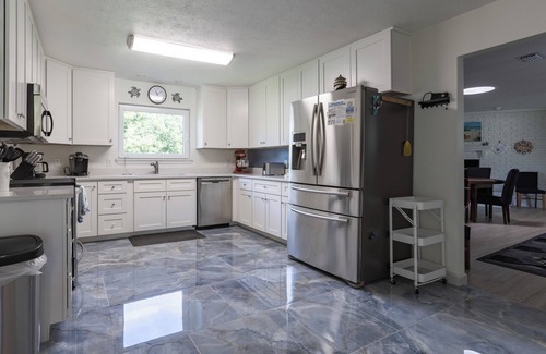 Foley House | Turtle Time Retreat- Game Room, Hot Tub! Close To OWA, Tanger & Hospital!