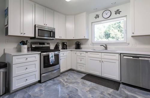 Foley House | Turtle Time Retreat- Game Room, Hot Tub! Close To OWA, Tanger & Hospital!