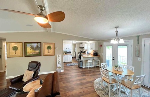 Saluda House | Turtle Town Bungalow on Lake Murray w/RV Parking