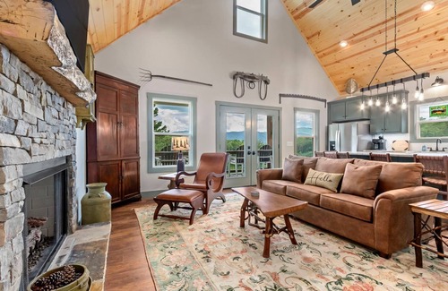 Hayesville House | TurtleKnob: Spacious 3BR home in Hayesville with stunning mountain views