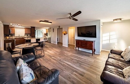 Memphis House | Turtles By The Bay