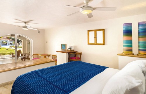 Salinas Resort | Turtles, tropical fish and beautiful coral reef!