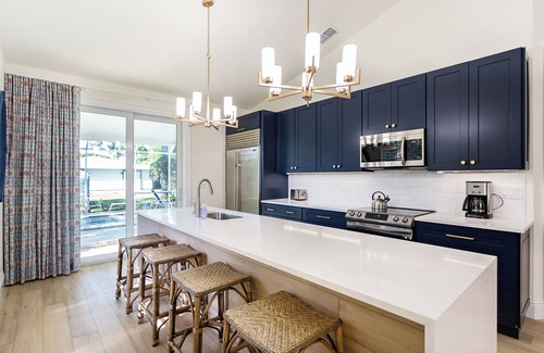 Naples Park House | Tuscan Vacation Rental. Stylish 3-Bedroom Getaway Near Vanderbilt Beach Enjoy a Private Pool, Spacious Layout, and Modern Comforts Perfect for Families, Groups, and Pet-Friendly Stays