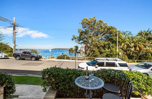 Manly Apartment | Tuscan Villa Little Manly, Beach front Apartment