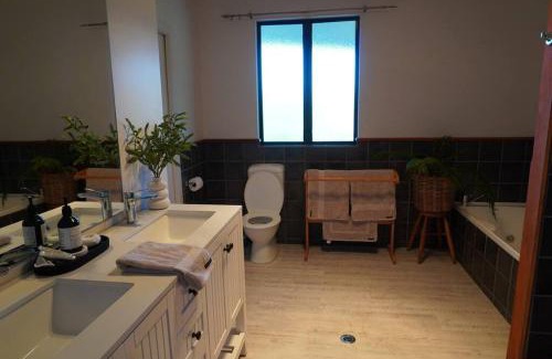 Havelock North Apartment | Tuscan Villa with a View