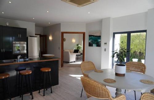 Havelock North Apartment | Tuscan Villa with a View