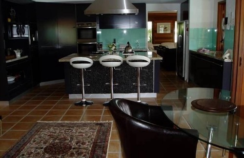 Broadbeach Waters House | TUSI TALA - BALI ON THE GOLD COAST