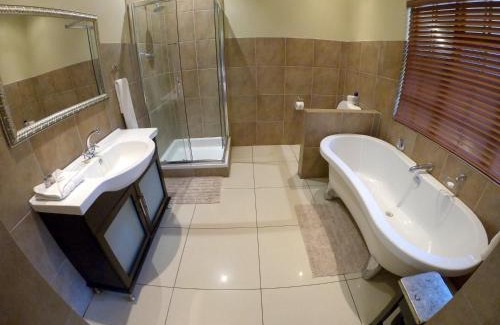 Hartbeespoort Bed & Breakfast | Tuskers Bush Lodge B&B
