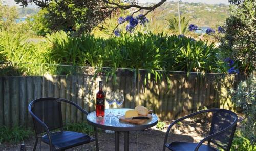 Oneroa Apartment | Tutiri in Oneroa - Stay Waiheke
