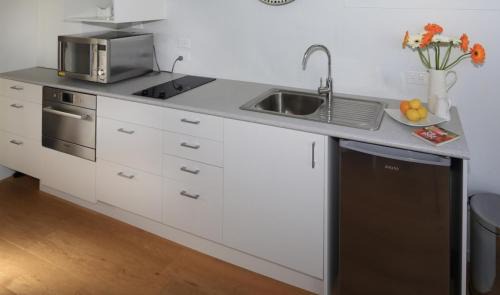 Oneroa Apartment | Tutiri in Oneroa - Stay Waiheke