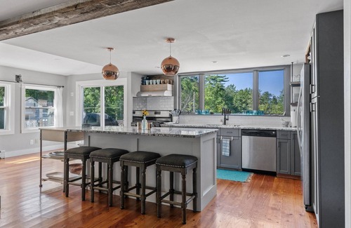 Town of Grafton House | Tutti Farmhouse - 6 bedroom 3 bath 1847 Farmhouse Upstate NY
