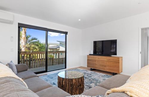 Ruakaka House | Tuturu Bliss - Ruakākā Holiday Home