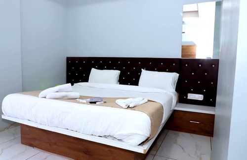 Tuljapur Hotel | Twarita Executive Lodge