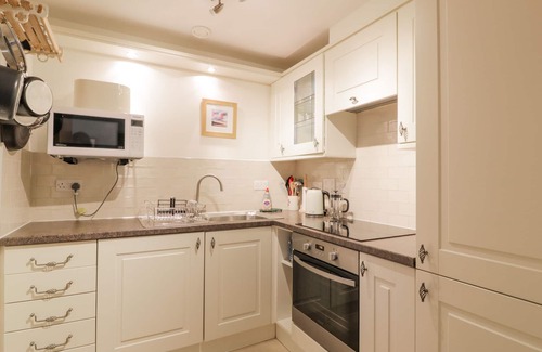 Galashiels Apartment | TWEED APARTMENT, family friendly, with a garden in Tweedbank