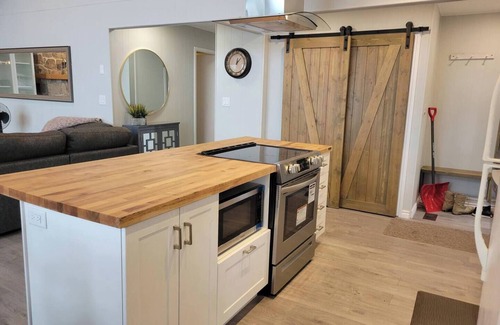 Tweed House | Tweed Lakeview Haven