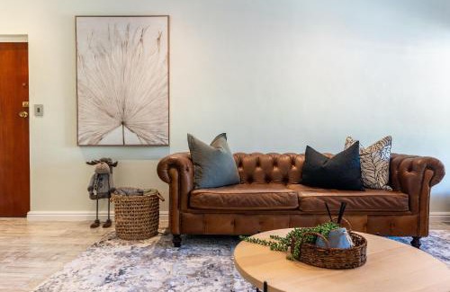 Gordons Bay Central Apartment | Tweede Boom by Host Agents