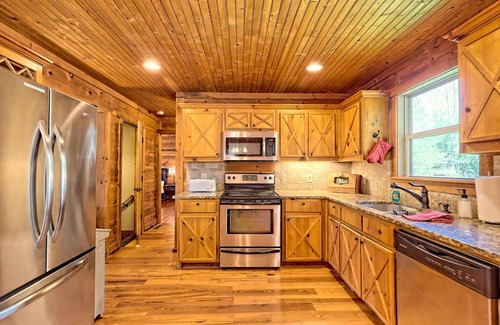 Hiawassee Cabin | Twilight Moon - by Chatuge Home Concierge Hot Tub, Fire pit & Pool Table, mountain view
