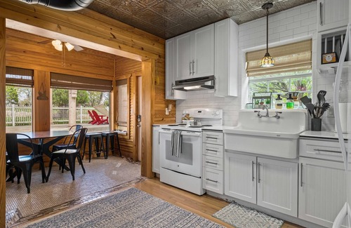 Fredericksburg House | Twilight Ranch- 6 acre ranch w/2tiny homes & cabin