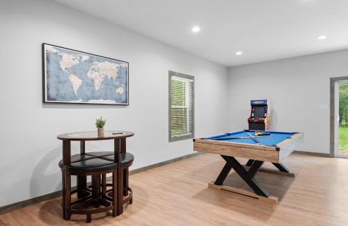 Albrightsville Ski Chalet | Twin Chalet 6 BDs Hot Tub Game Area and more