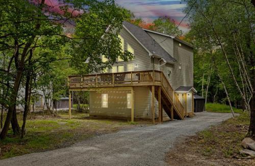 Albrightsville Ski Chalet | Twin Chalet - 6 BDs Hot Tub Game Area and more