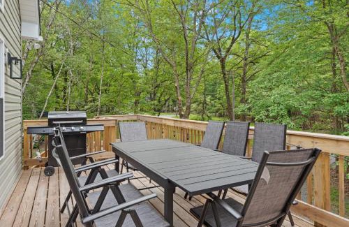 Albrightsville Ski Chalet | Twin Chalet - 6 BDs Hot Tub Game Area and more
