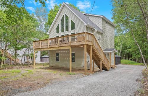 Albrightsville Ski Chalet | Twin Chalet - 6 BDs Hot Tub Game Area and more