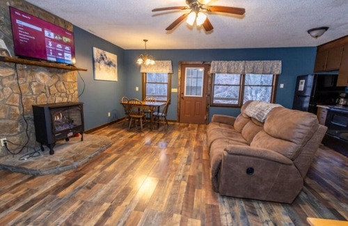 Springmaid Mountain Cabin | Twin Falls Cabin Bottom Duplex