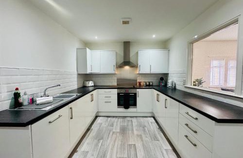 Woolsington Apartment | Twin Farms Apartment, Super location, with parking