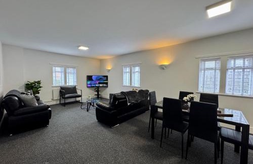 Woolsington Apartment | Twin Farms Apartment, Super location, with parking