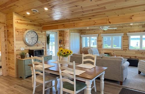Lewiston Cottage | Twin Lake Retreat - Charming 2-bd cottage, with private boat dock on East Twin.