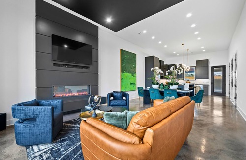 Piney House | Twin Lake Retreats: Villa Noire & Amber Enclave