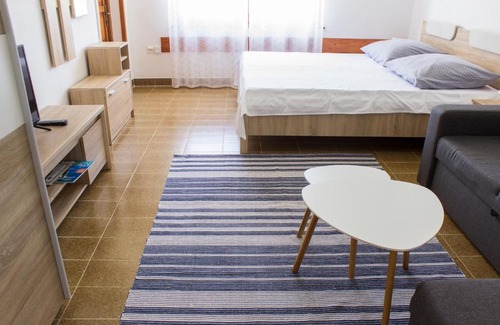 Liznjan Apartment | Twin Oaks