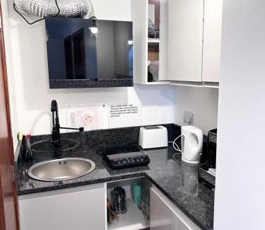 Headington House | Twin or Single Private Room Near Brookes University, Oxford Hospitals and EF Language College, Headington Oxford B