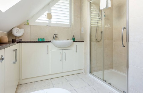 Poole Cottage | Twin Palms