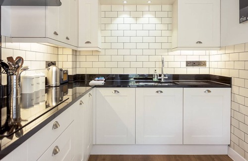 Poole Cottage | Twin Palms