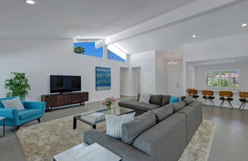 Twin Palms House | Twin Palms Tranquility by Oranj Palm